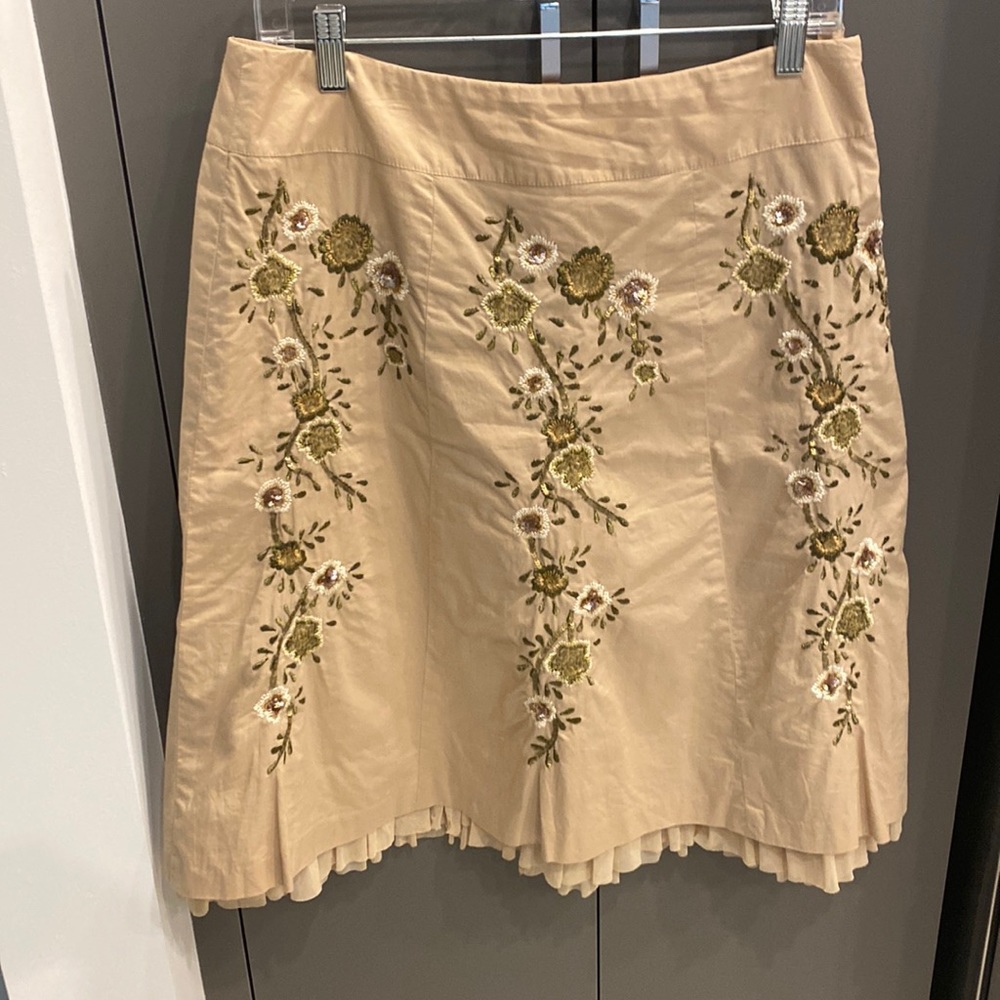Talbots size 10 embroidered skirt with some sequins in beige/khaki color